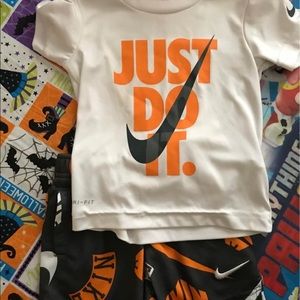 Nike outfit 2t